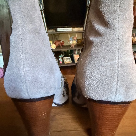 Donald J Pliner beaded Ankle Boots 7.5 - Picture 3 of 11